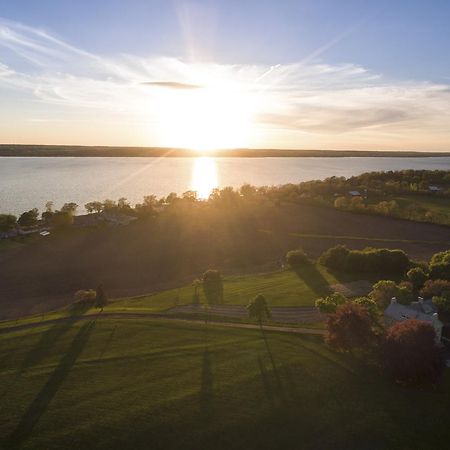 Yale Manor B&B & Yurt Glamping Екстериор снимка