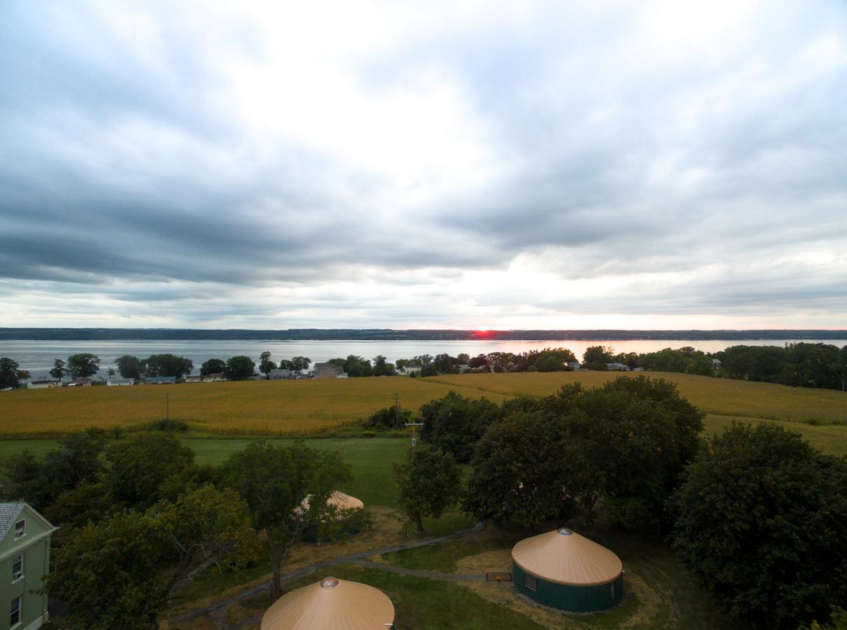 Yale Manor B&B & Yurt Glamping Екстериор снимка