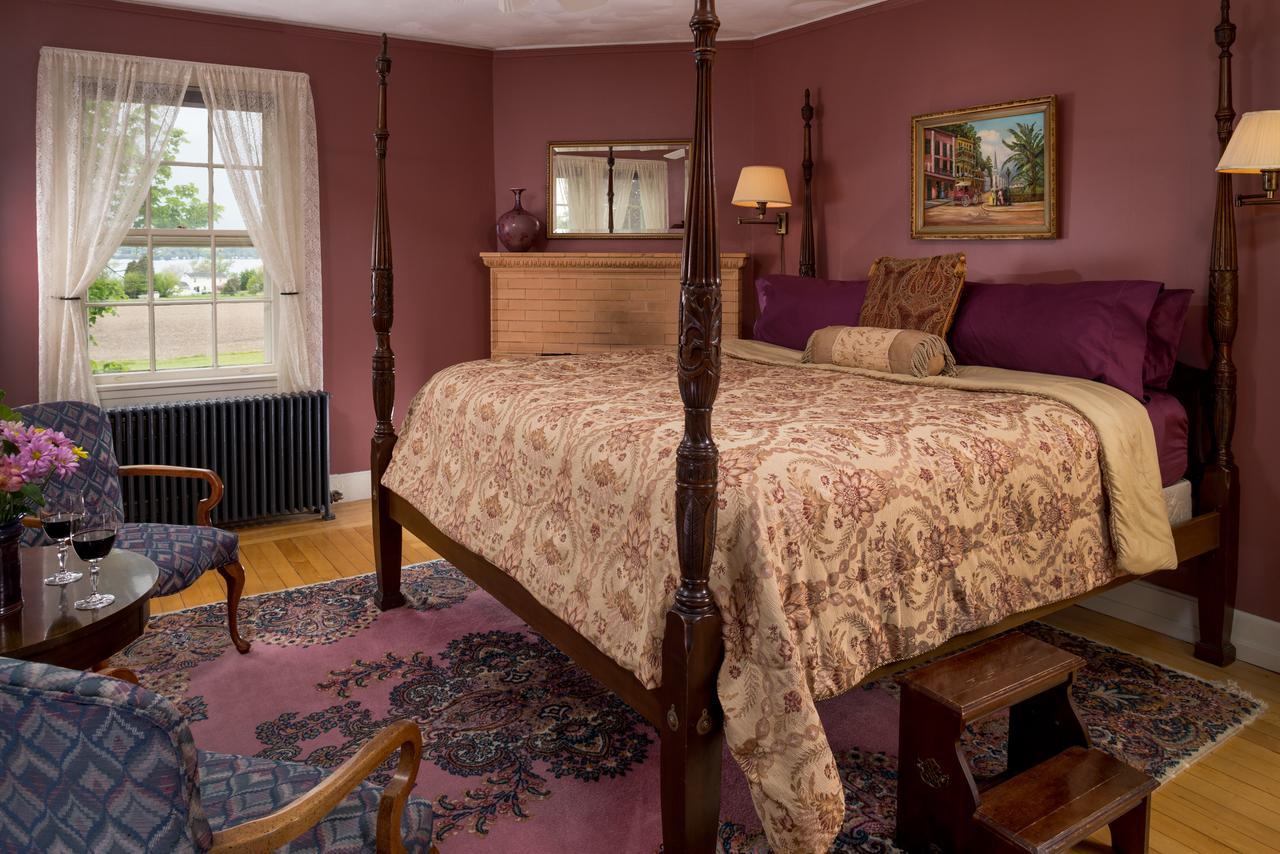 Yale Manor B&B & Yurt Glamping Екстериор снимка